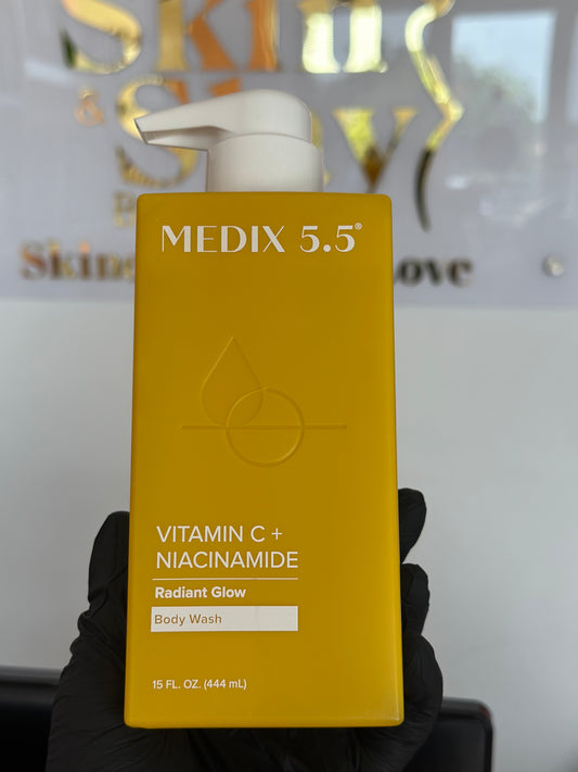 Medix 5.5 Vitamin C + Niacinamide Radiant Glow Body Wash 444ml